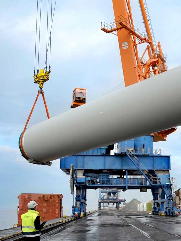 Der Elbehafen Brunsbüttel und Umschlag von Windenergieanlagen-Komponenten